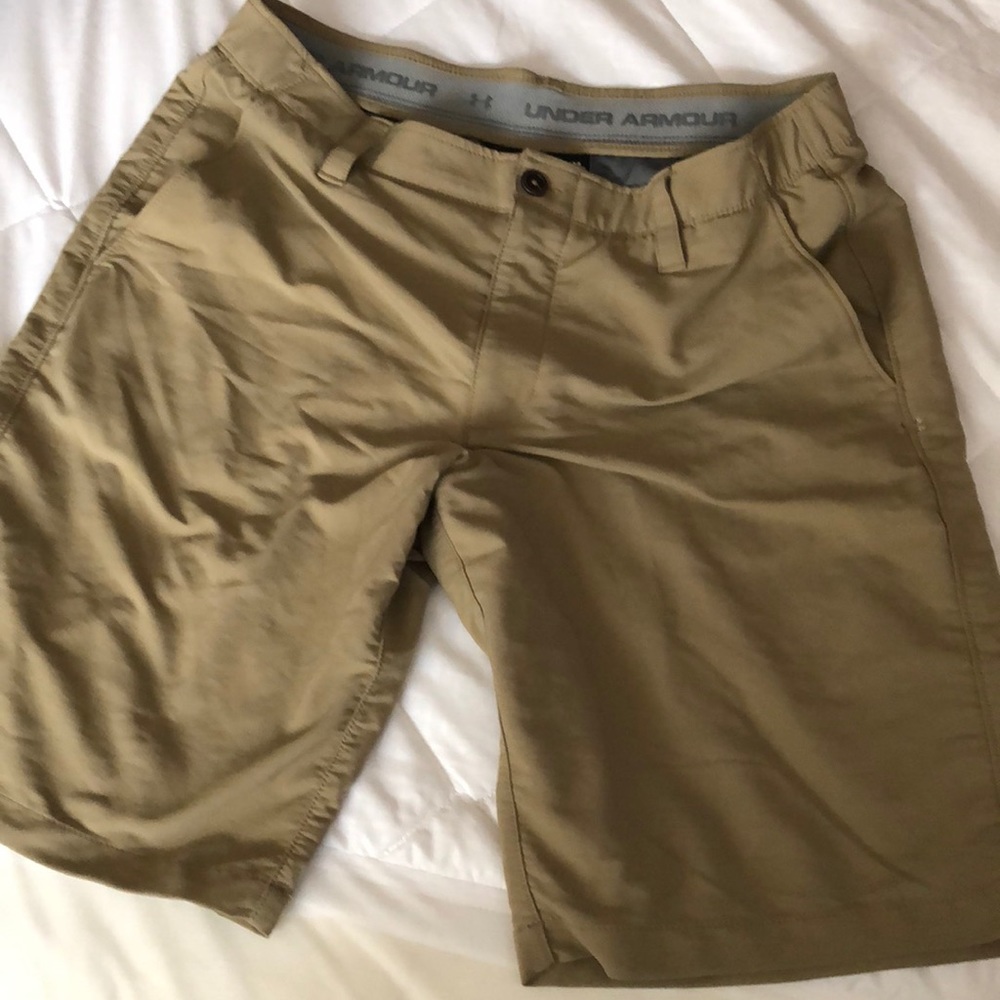 Men’s golf shorts